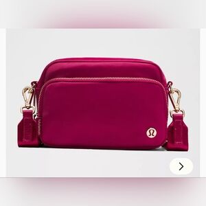 NWT Lululemon Everywhere Crossbody Bag 2LMetal Hardware (Gold) Berry Rumble